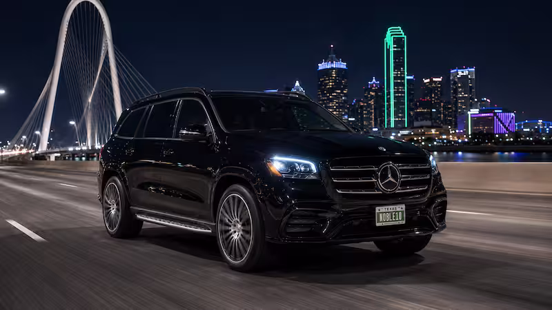 GLS 580 arriving at Dallas venue entrance